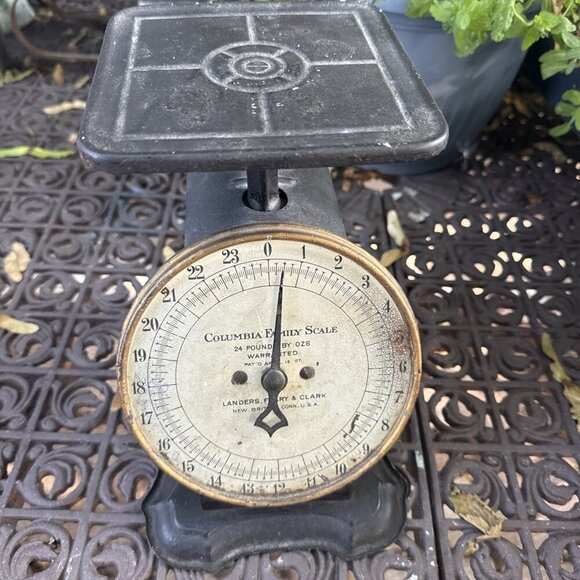 Vintage Antique Columbia Family Scale 24 Pounds By Ozs. by Landers Frary & Clark - Picture 1 of 7